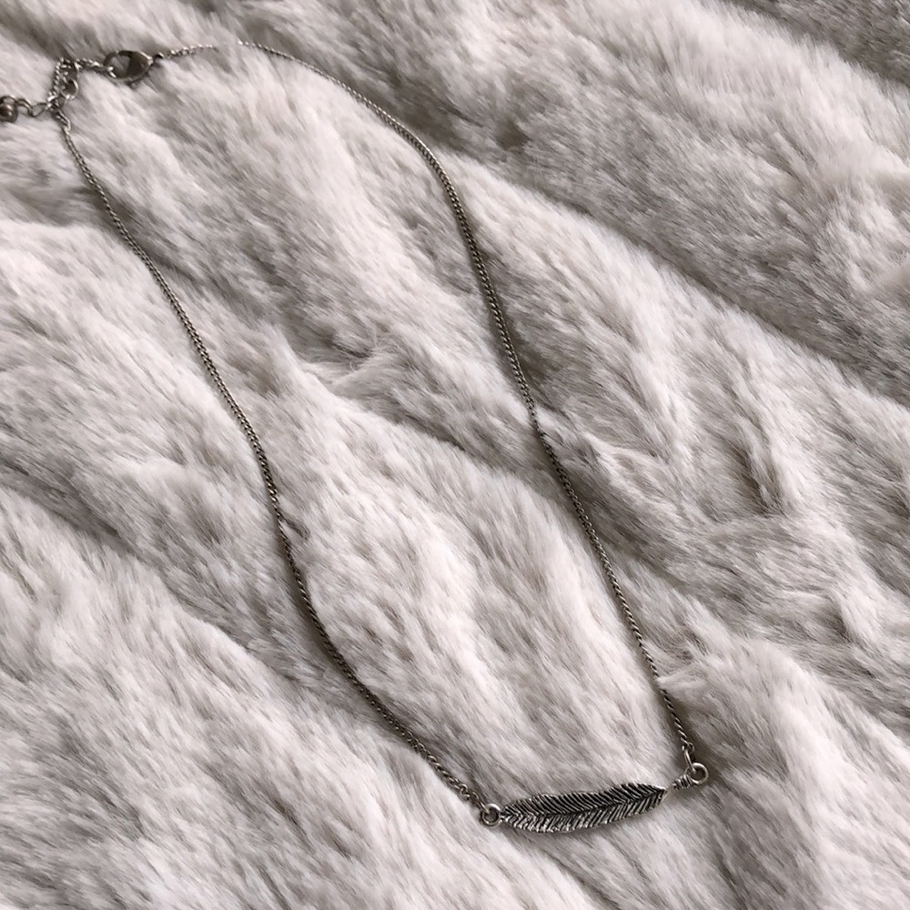 2/$25! ⭐️ Silver‎ feather pendant necklace - Picture 3 of 4